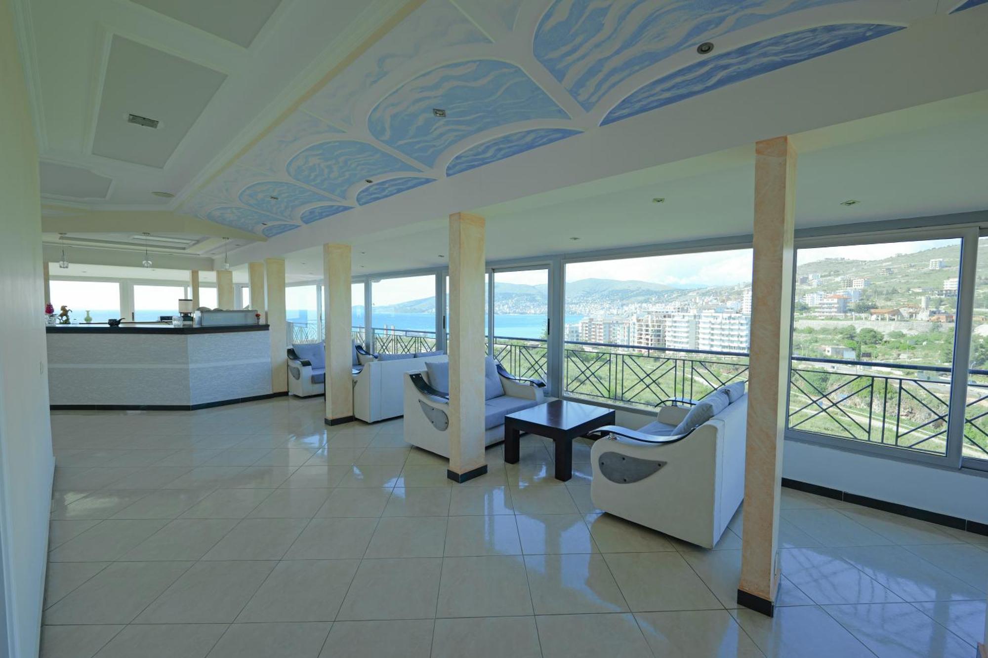 Hotel Holiday ซารานเดอ ภายนอก รูปภาพ