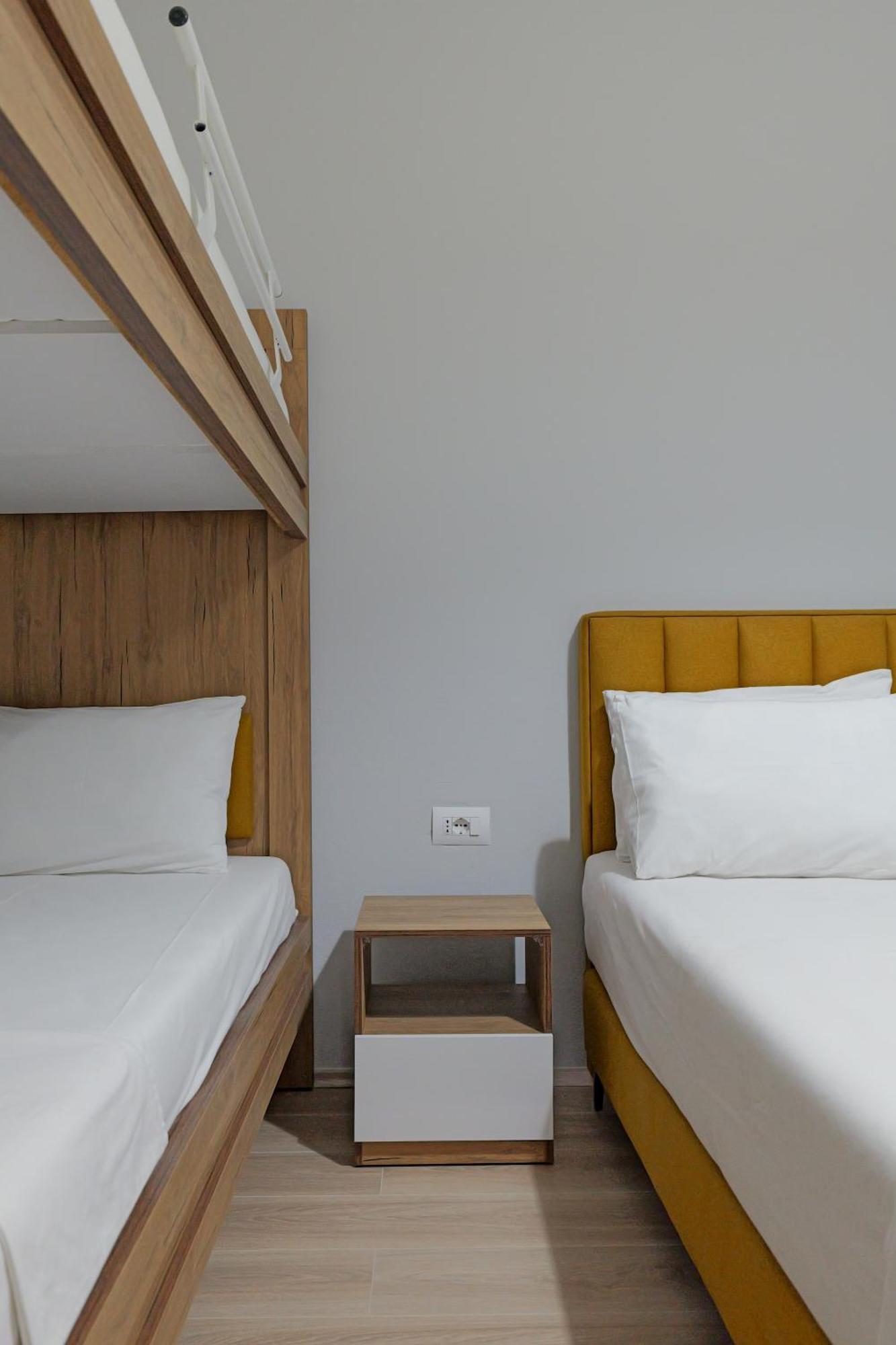 Hotel Holiday ซารานเดอ ภายนอก รูปภาพ