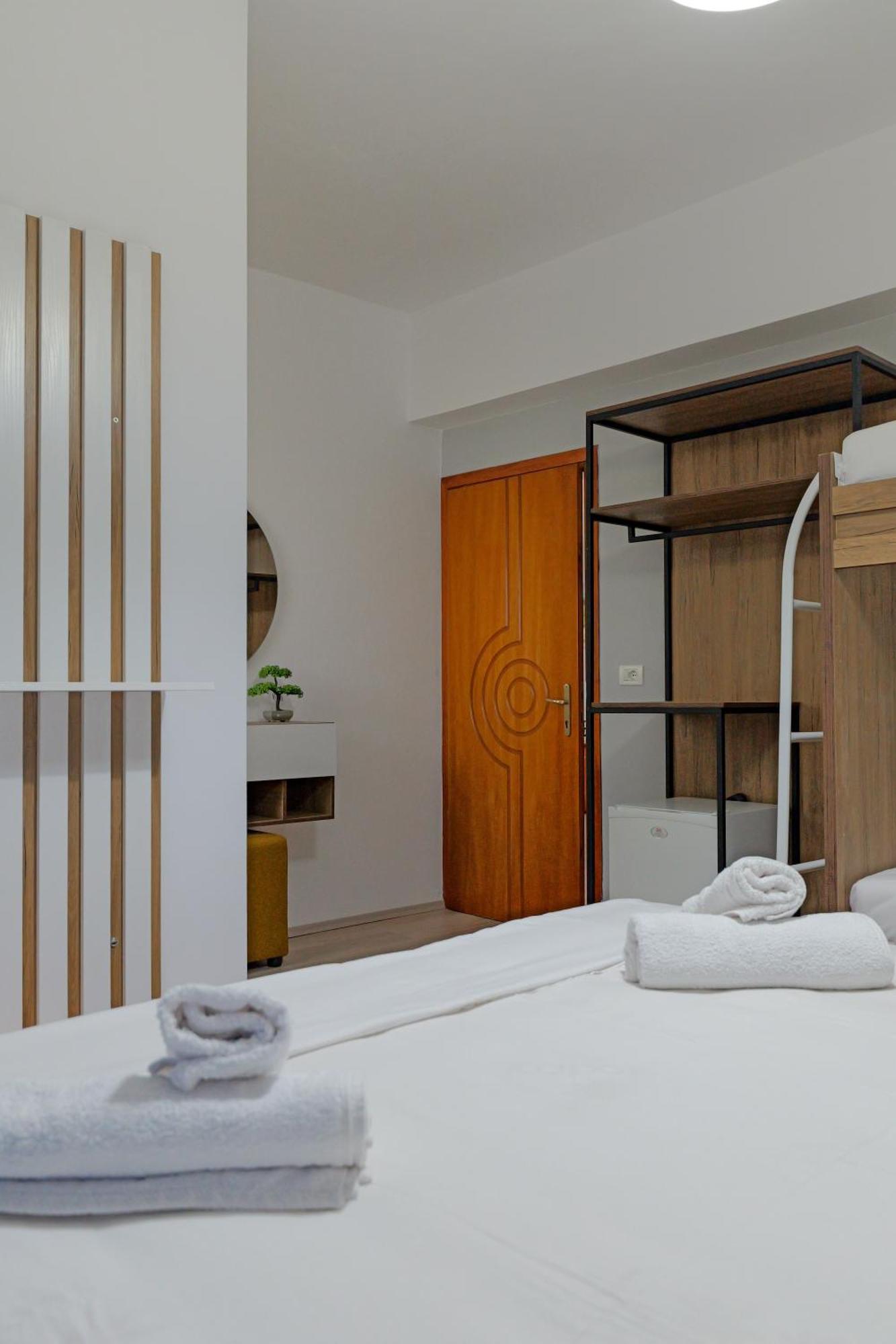 Hotel Holiday ซารานเดอ ภายนอก รูปภาพ