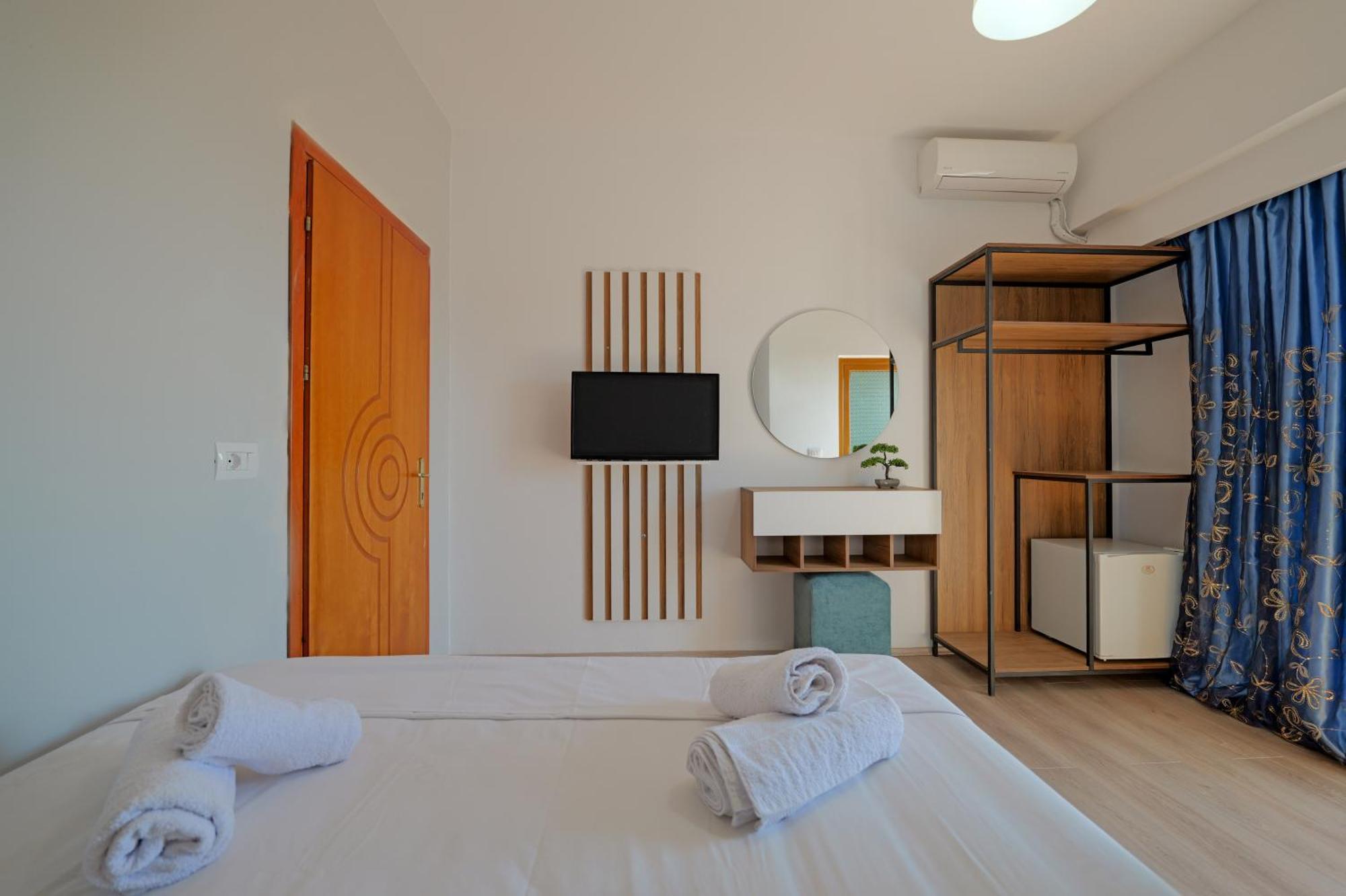 Hotel Holiday ซารานเดอ ภายนอก รูปภาพ