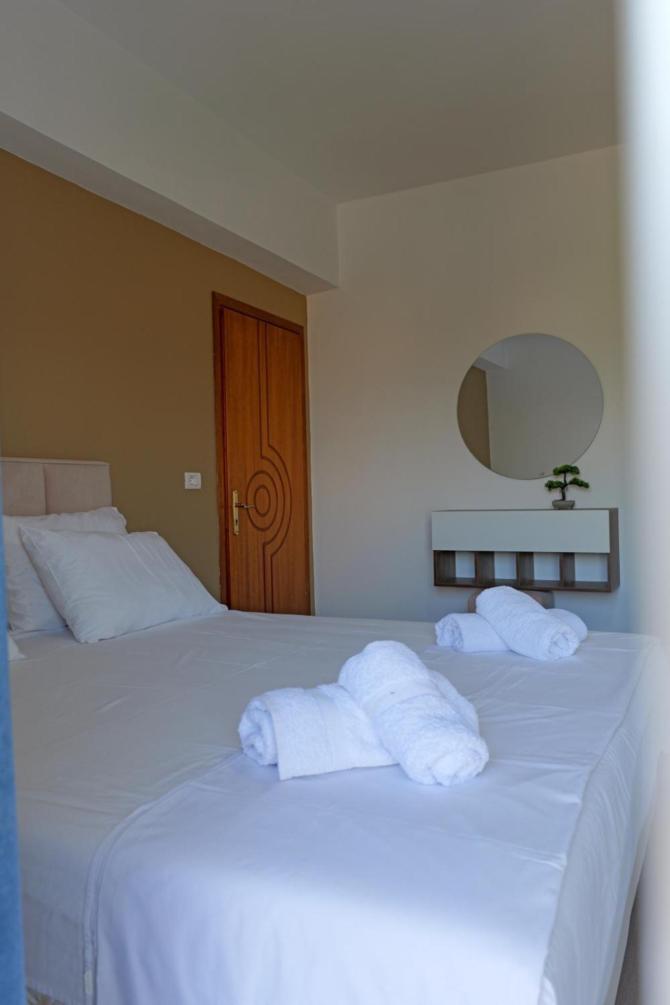 Hotel Holiday ซารานเดอ ภายนอก รูปภาพ