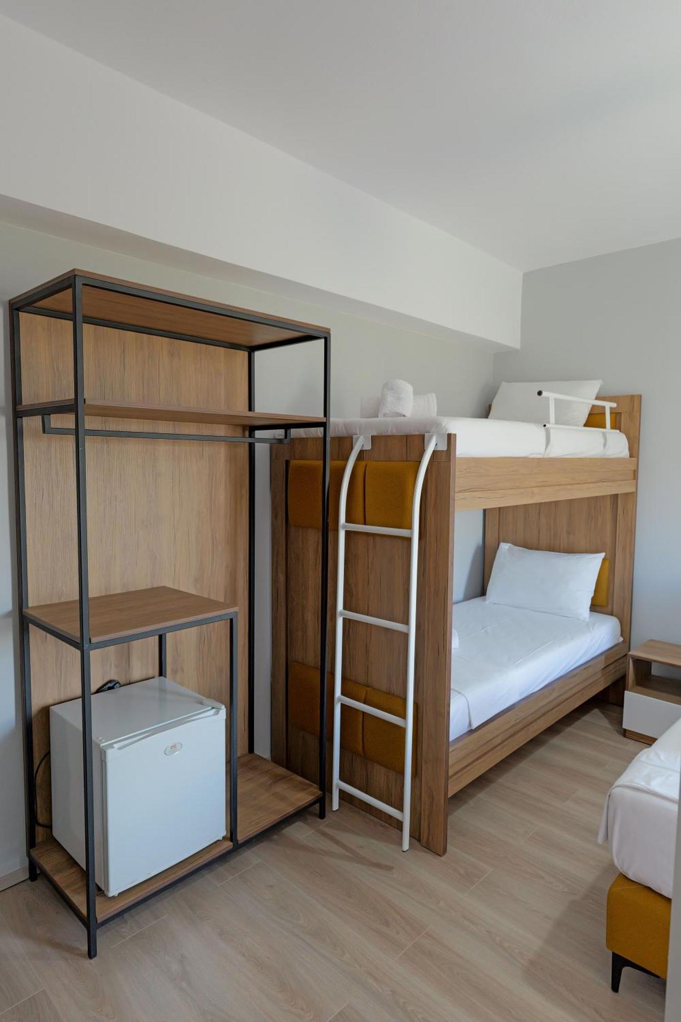 Hotel Holiday ซารานเดอ ภายนอก รูปภาพ